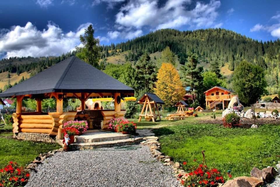 Casa Baciu Hotel Fundu Moldovei Exterior photo